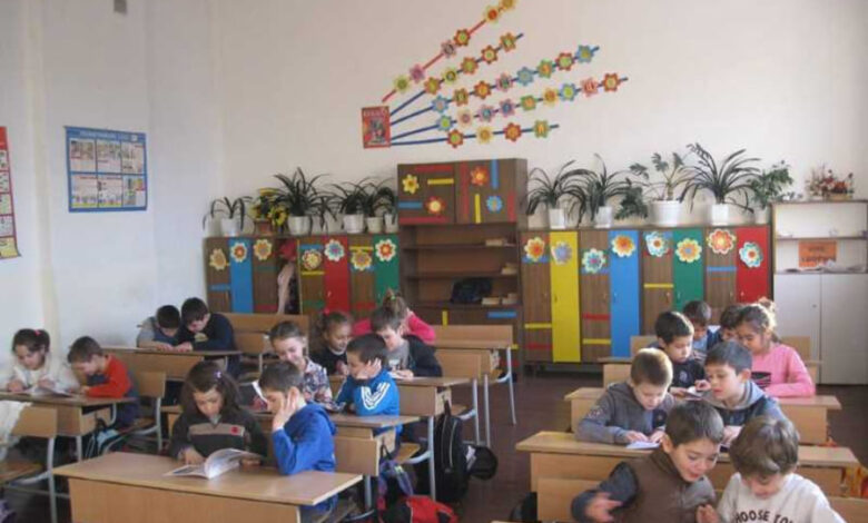 Ученици от Троян получиха учебници по „Родинознание“