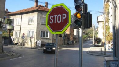 Лека катастрофа на единствените светофари в Троян