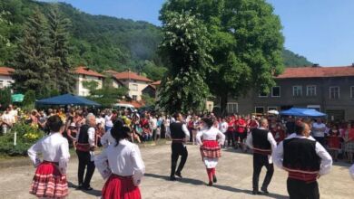 Земята се разстресе в с.Черни Осъм (Троян) по време на Фестивала - чудо Чукан боб с коприва и хоро се извива