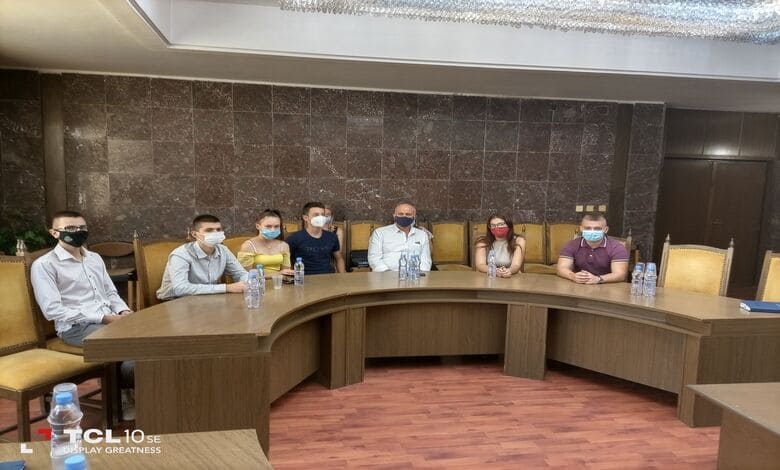 Отличените за Международния ден на младежта ученици получиха наградите