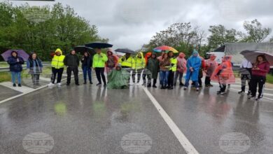 Превозвачи от Ловешка област блокираха пътен възел Абланица