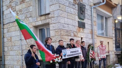 Факелно шествие в памет на Апостола