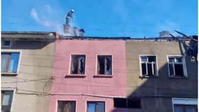 Пожар повреди тежко четири къщи в центъра на Черни Осъм