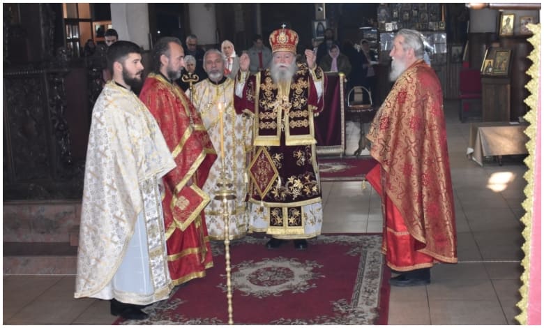 Архирейска света литургия за Томина неделя в Троян