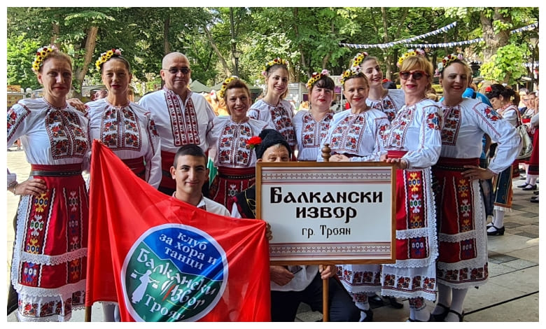 Танцов състав "Балкански извор " взе участие в "Хоро при извора"