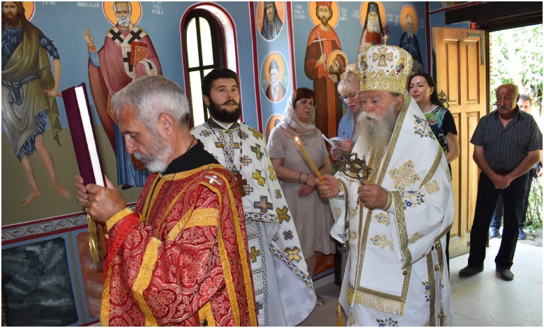 Обновление и празнична литургия в параклис "Св. Богородица Достойно есть" в Длъжковска махала -1