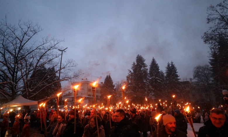 За втора поредна година Троян организира факелно шествие в памет на Апостола 