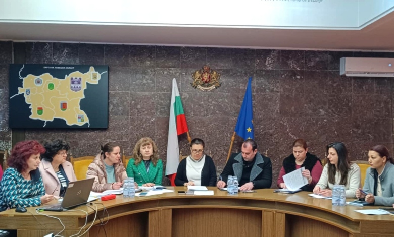 Държавният план-прием в област Ловеч за учебната 2025/2026 г. бе съгласуван от Комисия по заетостта към Областен съвет за развитие