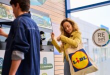 Всички автомати на Lidl за обратно приемане на пластмасови бутилки и кенове вече са с двойна функция