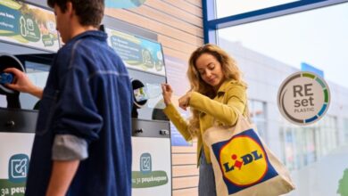 Всички автомати на Lidl за обратно приемане на пластмасови бутилки и кенове вече са с двойна функция