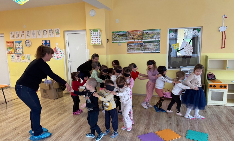 Служители на Държавно горско стопанство Борима подариха радост на децата-2