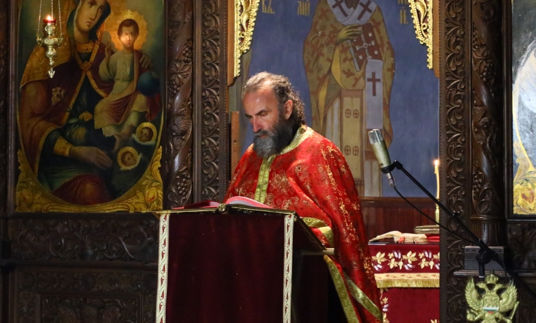 Отец Войден: Истинските християни са тези, които прегръщат кръста и се стремят към святост