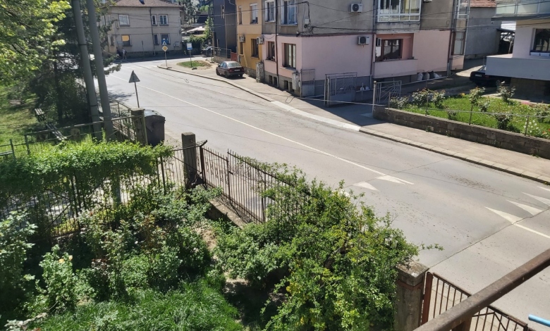 Продава се стара, двуетажна къща в град Троян 4-2
