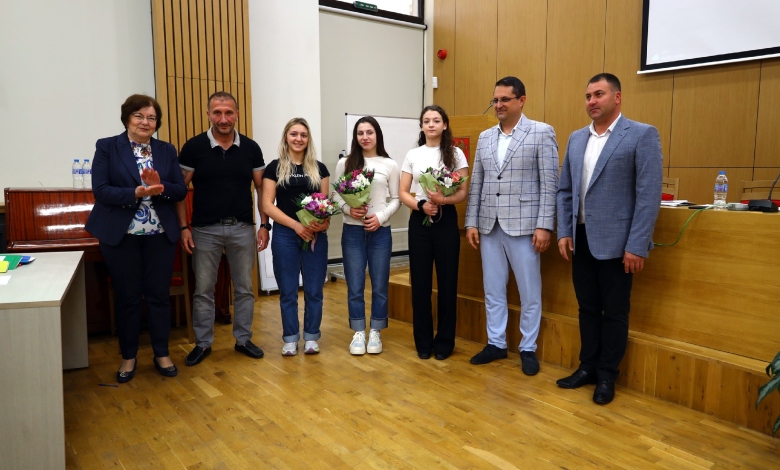 Таня Радулова, Деница Георгиева и Деница Божинова наградени за своите спортни резултати