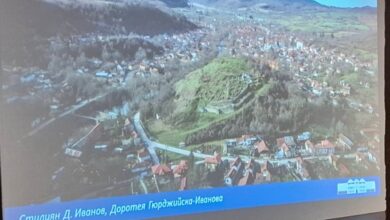 Доц. д-р Стилиян Иванови Доротея Гюрджийска-Иванова представиха резултатите от разкопките на крепостта в с. Дебнево