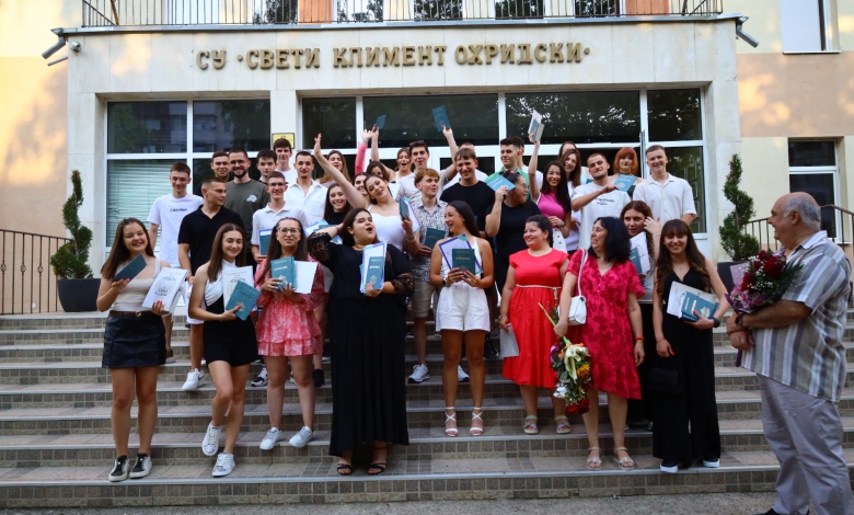 Средно училище „Свети Климент Охридски“ връчи дипломите на своите зрелостници!