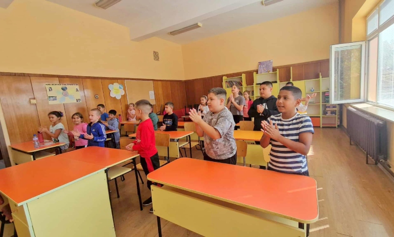 Посещение на писателката Милена Димова в ОУ „Васил Левски“ в село Борима-2