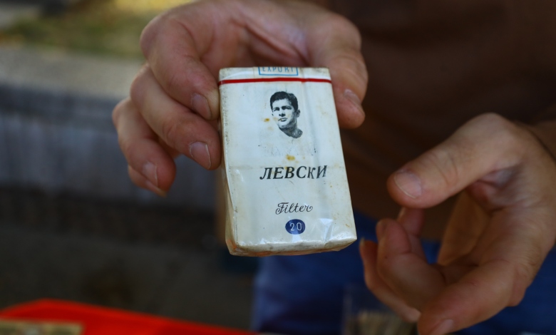 Шепотът на 124 години: Димитър Георгиев разказа в Троян историята на България в 1000 ретро кутии цигари-2а