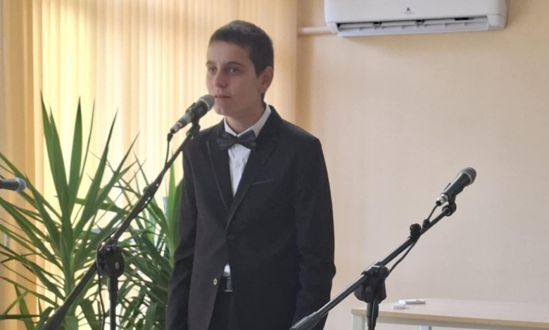 Ученик от НУПИ "Проф. В. Колев" спечели първо място на Национален конкурс за рецитаторско майсторство