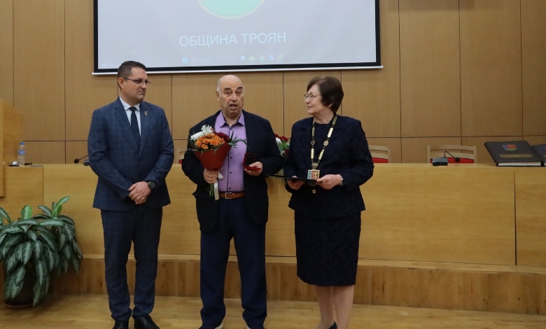 Троян отличи своите герои: Иван Христов със „Златен герб“, почести за Милко Шотеков и младите спортни звезди-3