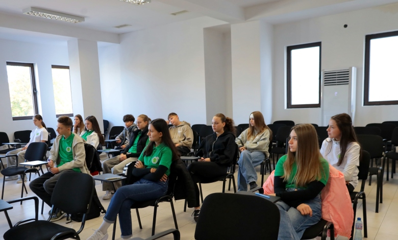 Умни и Будни: Община Троян отбеляза Деня на будителите с езиково състезание