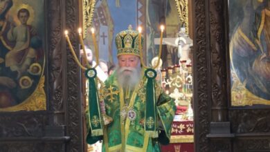 Възхвала на вярата: Митрополит Гавриил припомни саможертвата на троянци, възстановили църквата преди домовете си