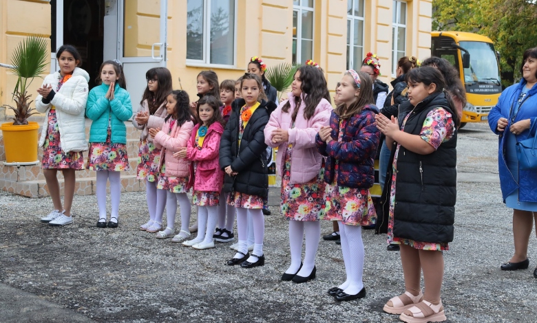 Концерт „Заедно живеем, учим, успяваме“ обедини ученици от Троян и Ловеч