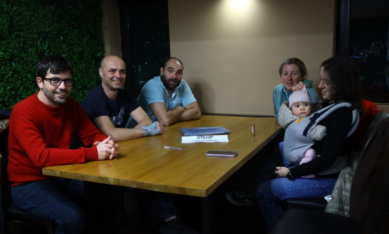 „Балканът ражда хора, а полето – тикви“: Пловдивски куиз-мастър предизвика интелекта на троянци в незабравима вечер-5