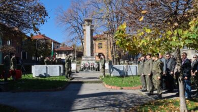 Ден за памет и почит: Военен ритуал за Архангелова задушница в Троян