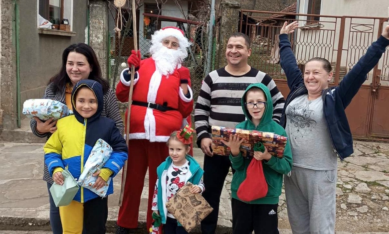 Дядо Коледа раздаде усмивки и подаръци в село Белиш