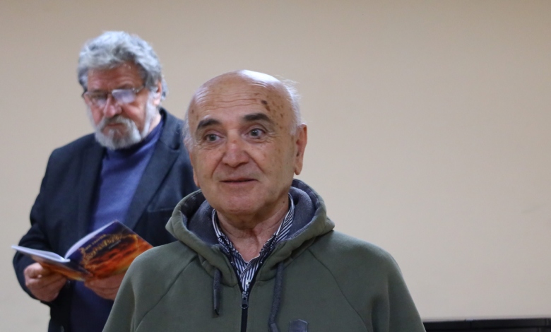 "Сатирикът трябва да е рупор на своето време“: Илия Ганчев представи „Мълнии“ пред троянската публика-2