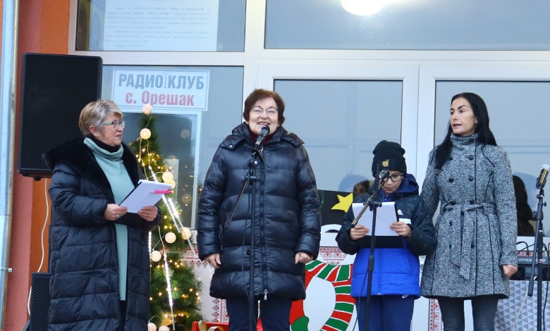 Коледна магия озари Орешак: Жителите посрещнаха светлините на елхата навръх Никулден-2