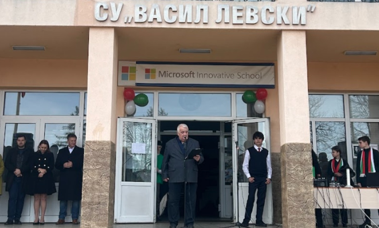СУ „Васил Левски“ – Троян сведе глава пред Апостола на свободата
