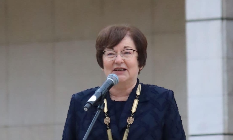 Донка Михайлова: „Моят ангажимент е към Троян, не към депутатската банка“