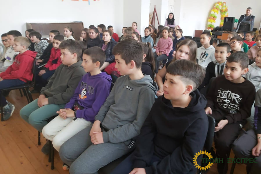 Олимпийската медалистка Лора Христова-2-1