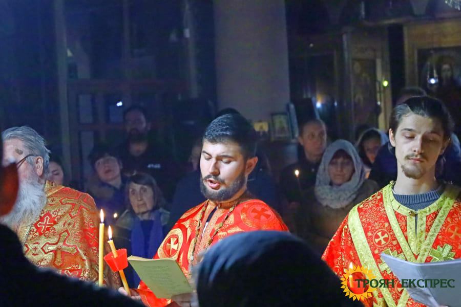 Отец Войден с призив за покаяние