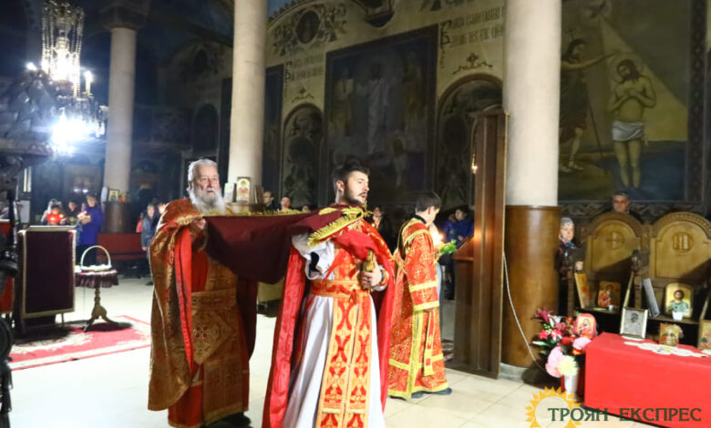 Отец Войден с призив за покаяние