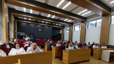 Троянският парламент заседава