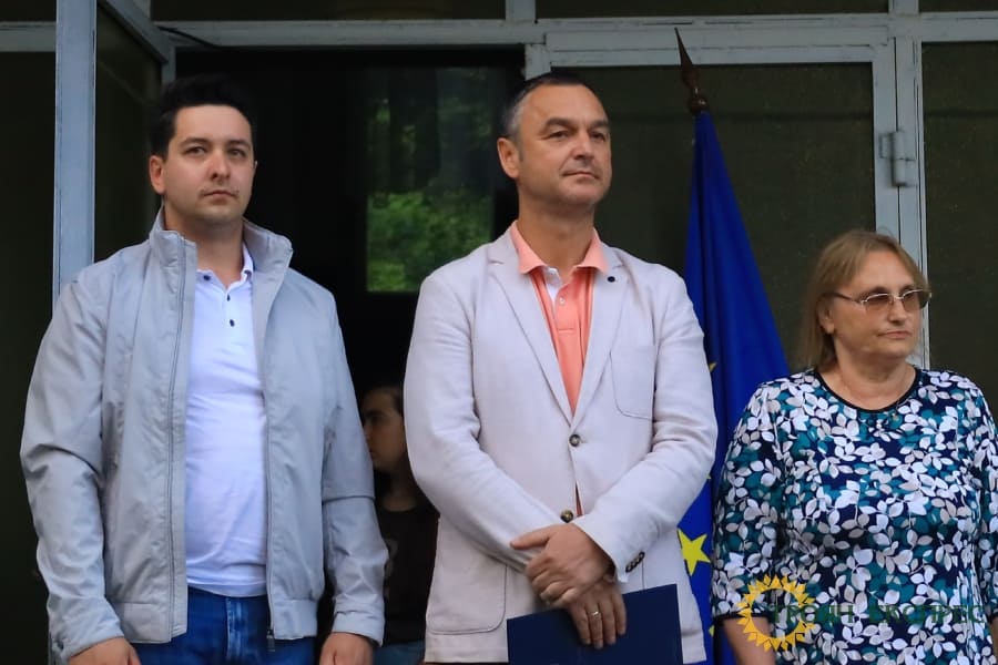 Бели Осъм отбеляза 2 юни с тържествена заря-проверка -1