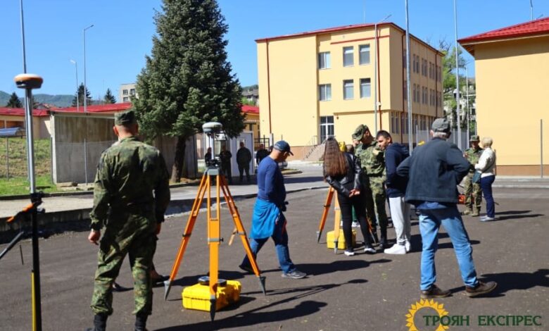Малките „капитани“ на големите карти в Троян