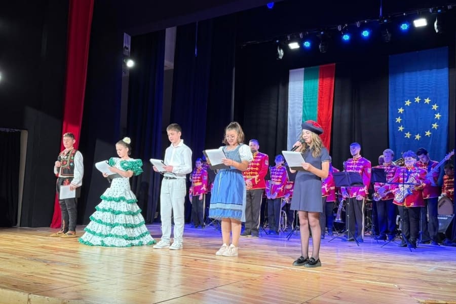 парад на знамената и музикално пътешествие-1