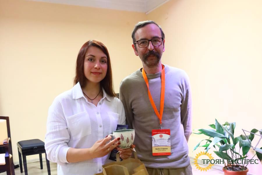 Рая Чаушева представи стихосбирката си „Светулка“ в Троян-7