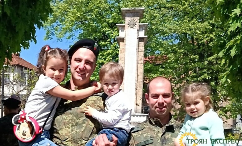 Троян отбеляза Гергьовден с литургия и военни почести