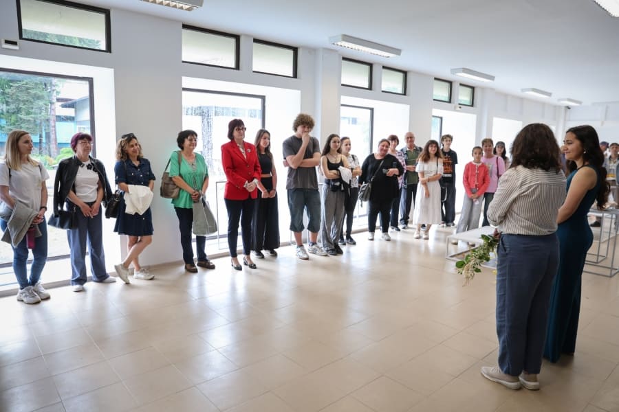 Абитуриентката от НУПИ Дениса Иванова-1