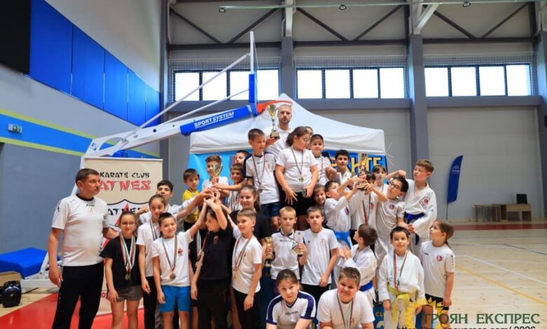 „Костенурките нинджи“ превзеха новата спортна зала в Троян