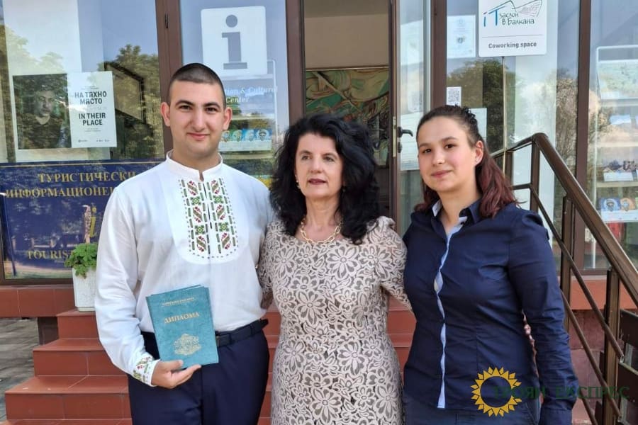 Емили Луканова: За любовта към думите, музиката на тромпета и физиката