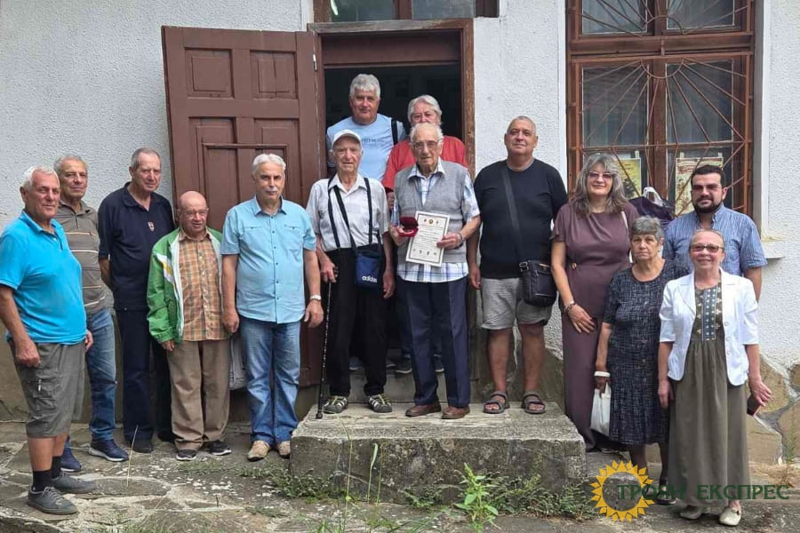 Асът на бойната ни авиация о.з. полк. Стефан Павлов от Врабево днес навършва 95 години