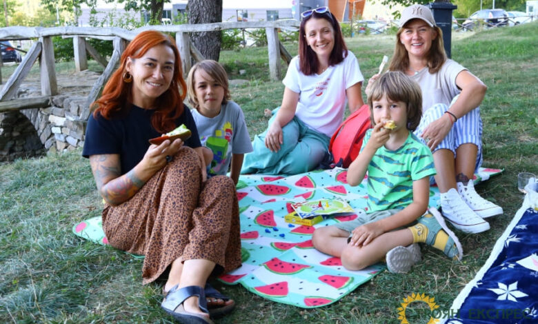 „Софра на поколенията“ събра млади и стари в лесопарк „Турлата“ край Троян