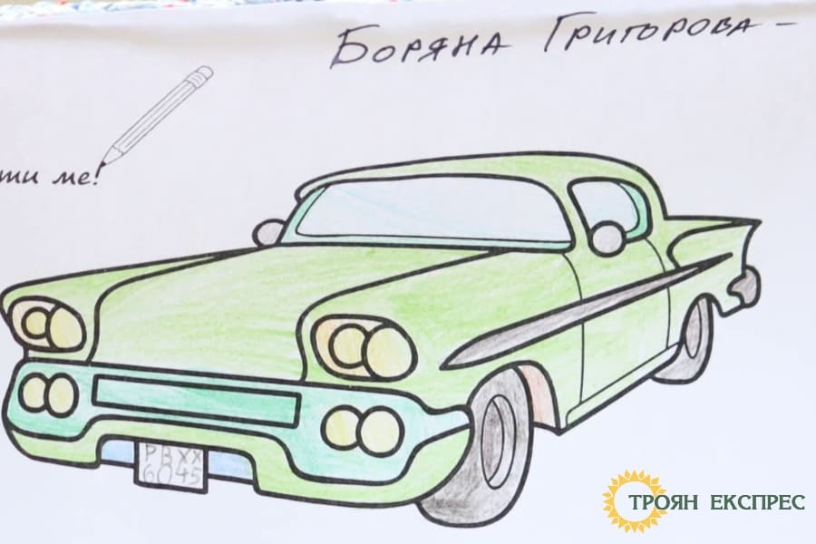 Автомобили с душа и история: Вторият ретропарад в Троян събра стотици ценители и отличени таланти