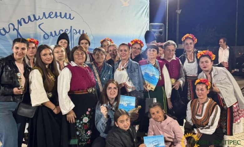 Три златни медала и голямата купа за читалището в с. Борима от фестивал на остров Тасос